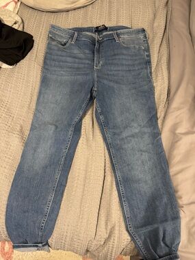 Hollister Women's Skinny Jeans in Medium Blue Wash